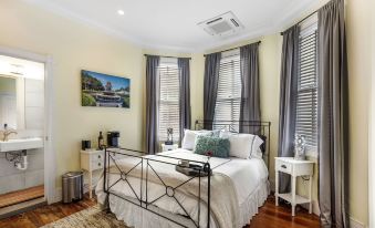 Luxurious Private Suites in Downtown Charleston - Housity
