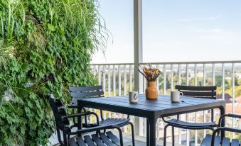 Black F Tower - Serviced Apartments