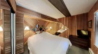 Gorgeous Mountain Views and Access to 3 Hot Tubs, Pool, Hiking! by RedAwning - Apartments