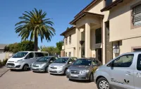 Balmoral Lodge - parking