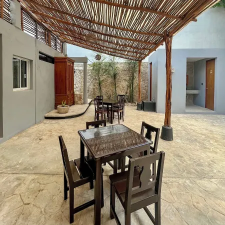 Ariché Valladolid Hotel & Hostal