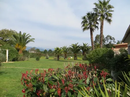 MINI VILLA in Corsica Отели в г. Леччи