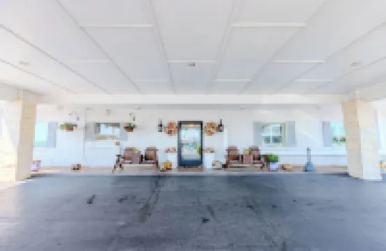 鯊魚礁度假村汽車旅館加小屋