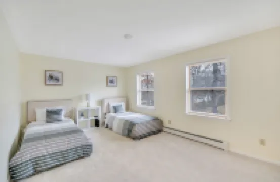 Comfortable and bright home - near downtown Mystic.