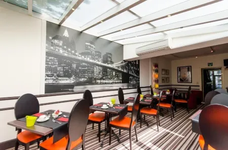 Hotel la Roseraie Отели в г. Жет