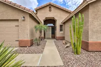 BBQ-Ready Oasis Near Golfing and Surprise Stadium! - parking