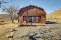 2 Mi to Main Street: Mtn-view Escape in Lander! - 3-Sterne