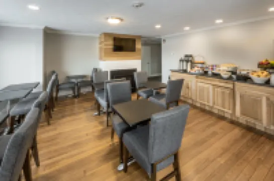 Center Harbor Inn Hotels in Belknap County