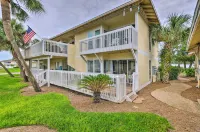 Cozy Destin Condo w/ Amenities + Private Beach!
