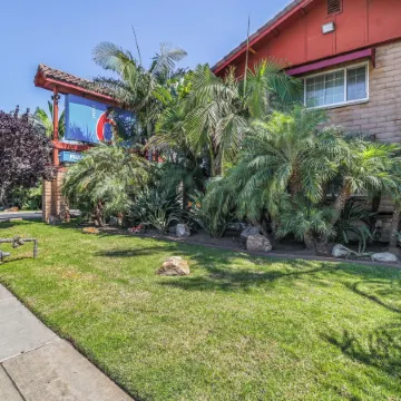 Motel 6 Carlsbad, CA - North Отели рядом с достопримечательностью «Флауэр Филдс»