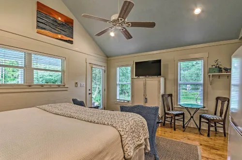 Seagrove Beach Studio - 1/4 Mi to Beach Access! - spa