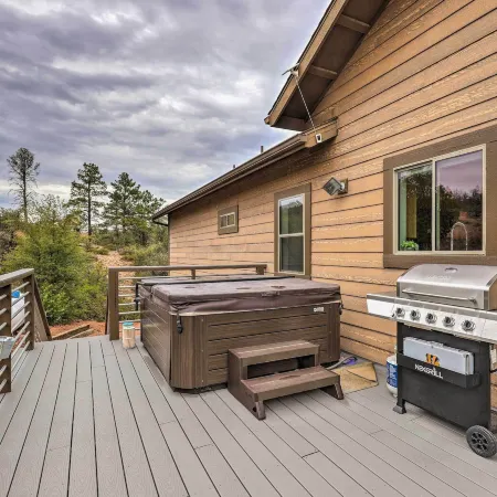 'Elkwood Lodge' Star Valley Cabin w/ Hot Tub