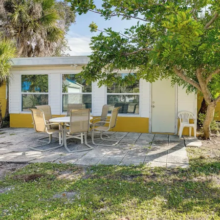 Englewood Home - 4 Mi to Beach! Enjoy!