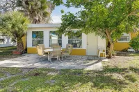 Pet-Friendly Englewood Home - 4 Mi to Beach! - spa