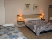 The Commercial Hotel Hotels in Tumut
