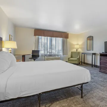 Seaport Inn & Suites