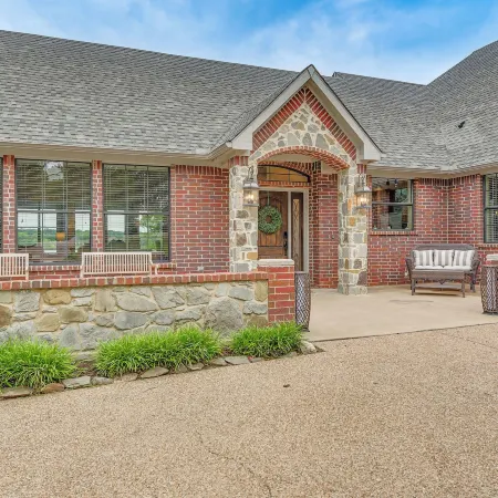 Dock & Game Room: Alvarado Lake Getaway!