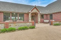 Dock & Game Room: Alvarado Lake Getaway! - 3 étoiles