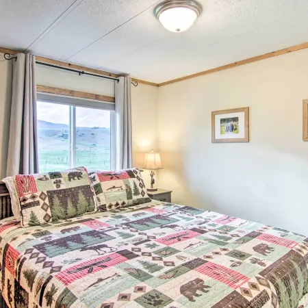 Montana's Emigrant Peaks Getaway: Apt w/ Amenities Hotels in Emigrant