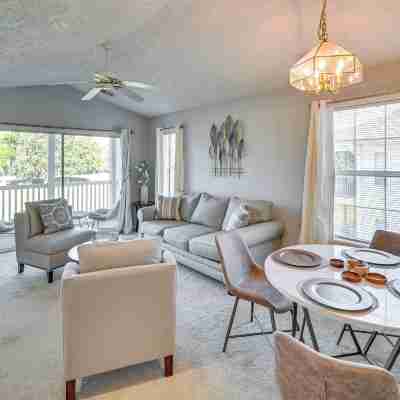 Myrtle Beach Oasis Condo w/ Pool Access! Rooms