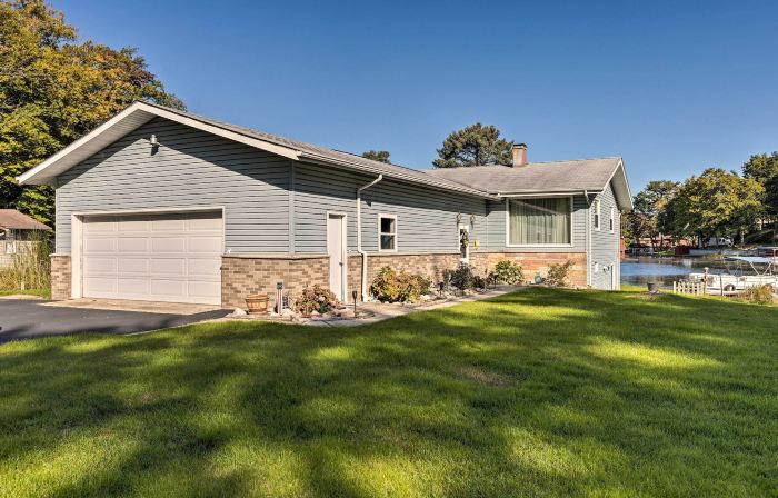 Lakefront Ludington Retreat w/ Kayaks & Fire Pit!
