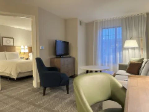 Staybridge Suites Milwaukee West-Oconomowoc by IHG オコノモウォックのホテル