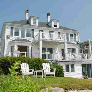 Admirals Quarters Inn Hotel Exterior