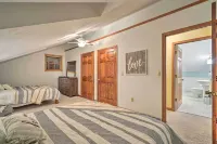 Spacious Oneida Retreat w/ Game Room! - Pysäköinti