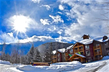 Pemberton Valley Lodge Отели в г. Сквамиш-Лиллоет C
