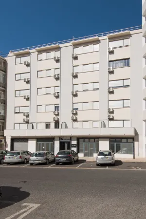 Lisbon Serviced Apartments - Campos Отели в г. Лумиар
