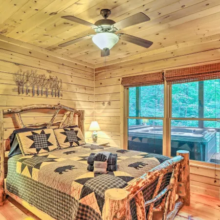 'Bigfoot's Hideout' in Blue Ridge w/ Hot Tub!