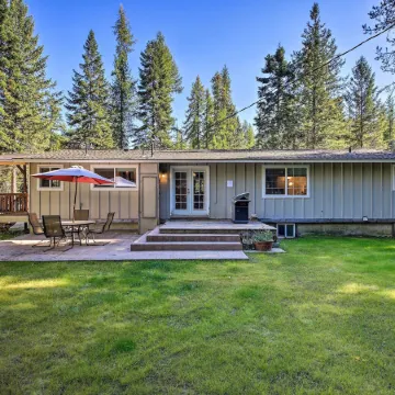 Quaint Priest Lake Cabin w/ Patio < 1 Mi to Lake!