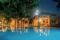 LUXTORI Arugambay - Pools