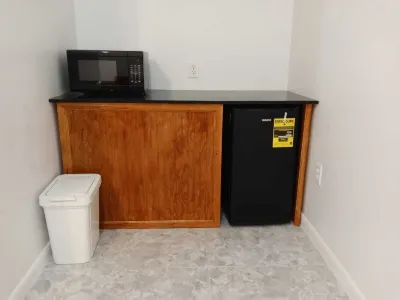 2 minutes from Downtown 5 minutes from the airport. 2 minutes from ferry Hotel di 