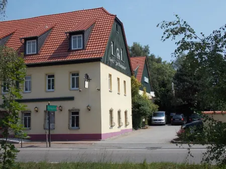 Gasthof Und Landhotel Zur Ausspanne Отели в г. Вильсдруф