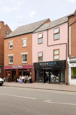 Spacious 4 Bedroom Apartment in Oxford City Centre, Near Colleges & Botanical Gardens