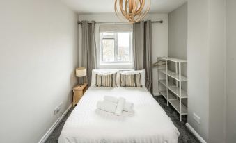 Spacious 3BR Flat with Balcony Near Tottenham Hale