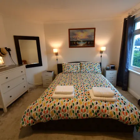 2Bd Garden Home - A Short Walk to Stonehenge