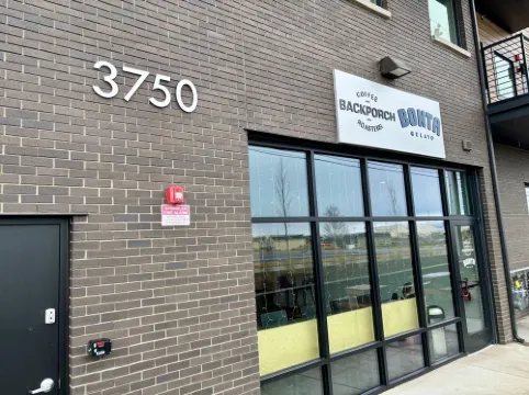 Mountain views condo with coffee/restaurant on first floor