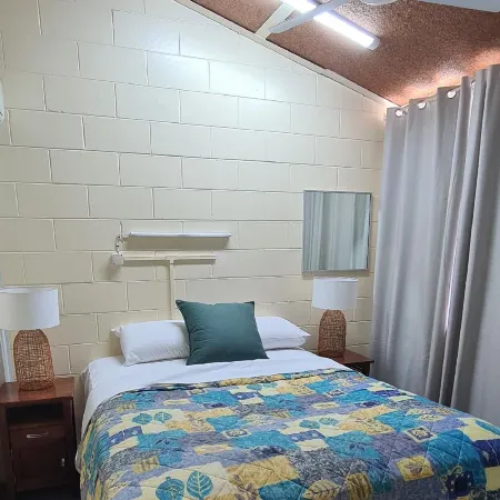 Emthree Seaside Apartments Отели рядом с достопримечательностью «The Strand Beach»