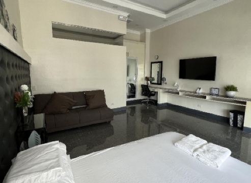 Dampa Poolside Events & Accommodation