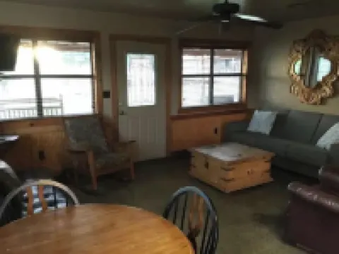 Cabin #2 at Snug Harbor Cabins Lake Eufaula, OK