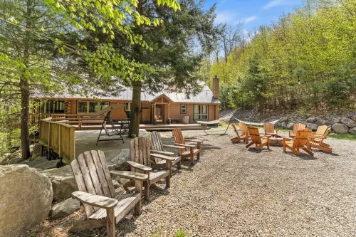 Spacious log cabin in Warrensburg w/ Hot Tub: 15 Mi to Lake George Hotels in Thurman