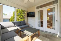 Charming 3 Bedroom 3.5 bath home in Ocean Ridge. Pool-Gym-Beach-Putt Putt