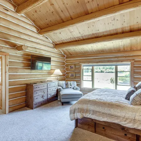 Remote Idaho Mountain Lodge w/ River Access!
