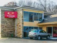 Economy Inn & Suites Hotels in Trumbull County
