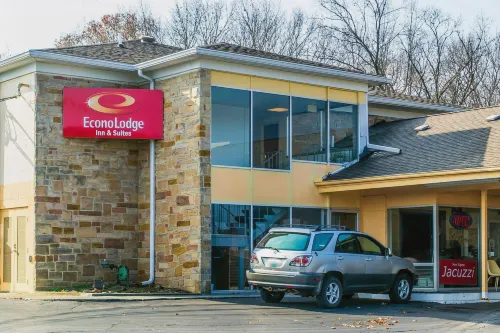 Economy Inn & Suites Hotels in Niles