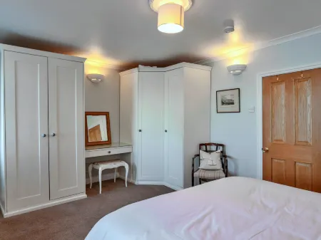 Nor Nour, Cawsand Отели в г. Косанд