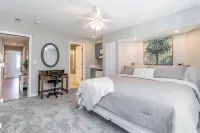 Completely Remodeled Table Rock Retreat: Cozy Lake View Condo + Screened Porch