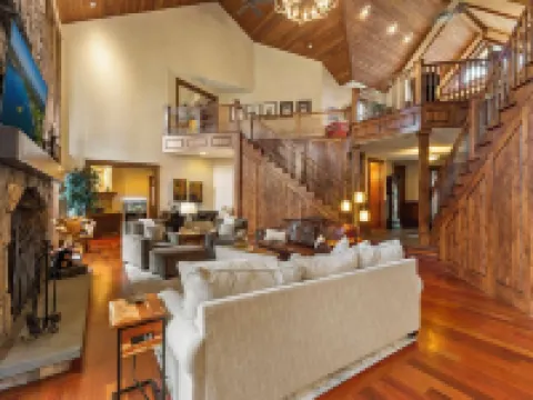 Cdas Finest Secluded Waterfront Estate 7000 Sq ft 5 Forested Acres-Close to Town ポスト・フォールズのホテル